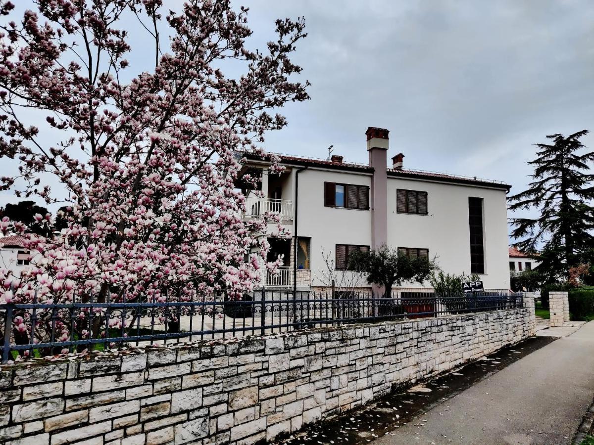 Apartments Vili Umag Exterior photo